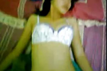 إغاظة الكفيل في حوض سكسي مساج اجنبي الاستحمام الساخن وابتلاع جوزه
