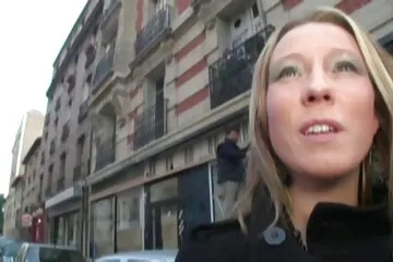 عند مدخل الشرفة المشتركة فيديو سكسي اجنبي ، أصيب الجيران بصدمة ، حيث يمارس الجنس مع فتاة في حالة سكر