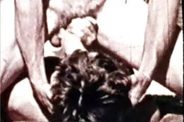 لقد سكسي جنبي جديد لحست كس صديق زوجتي ، ردت بالمثل