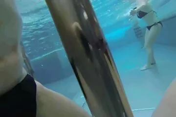 مقاطع فيديو مخصصة لأرجل مثيرة في جوارب وكعب عالي سكسي اجنبي عنيف